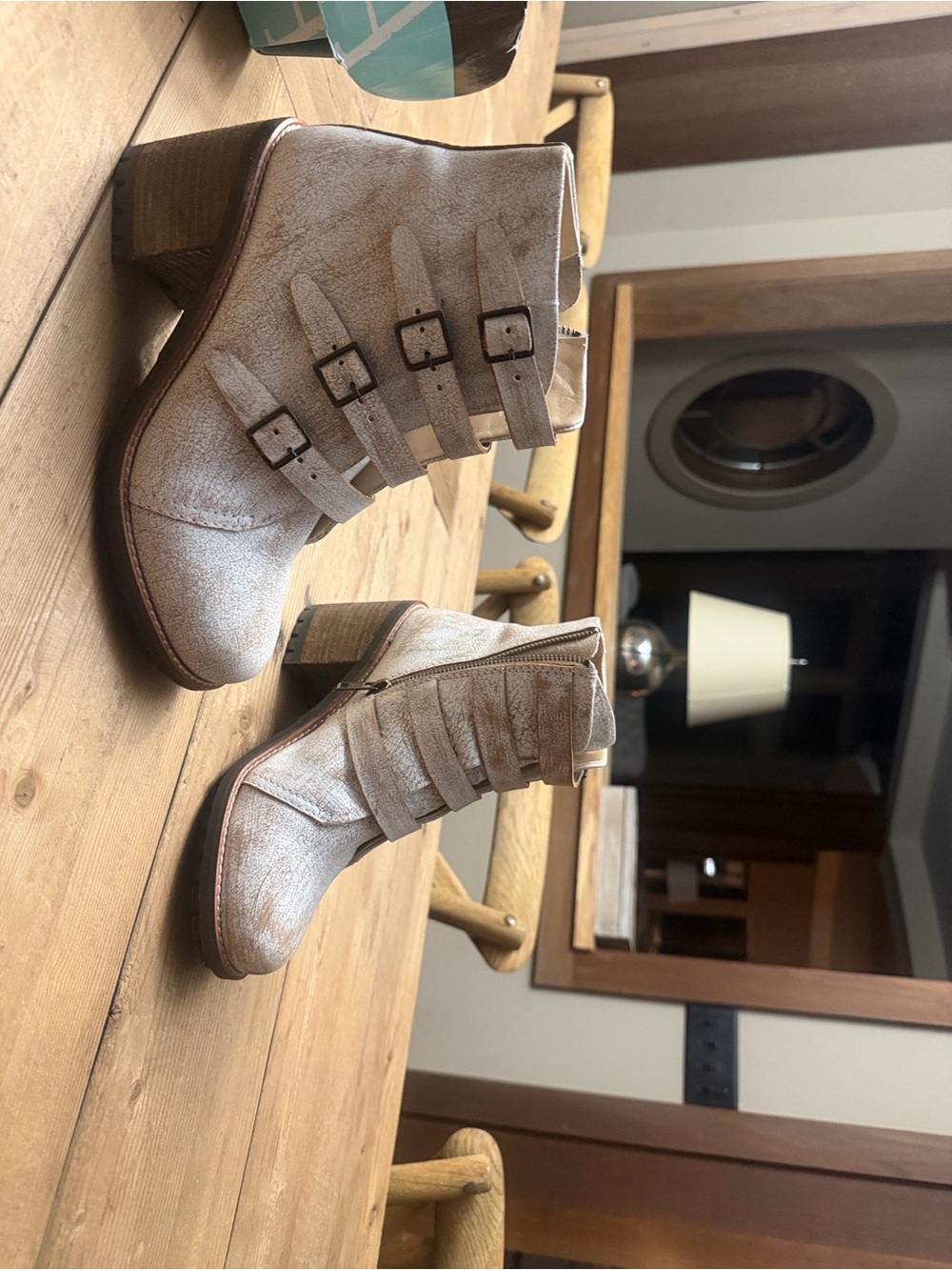 DIBA TRUE COM RAD BOOTS white vintleat SIZE 8 Distressed Bohemian LIKE NEW